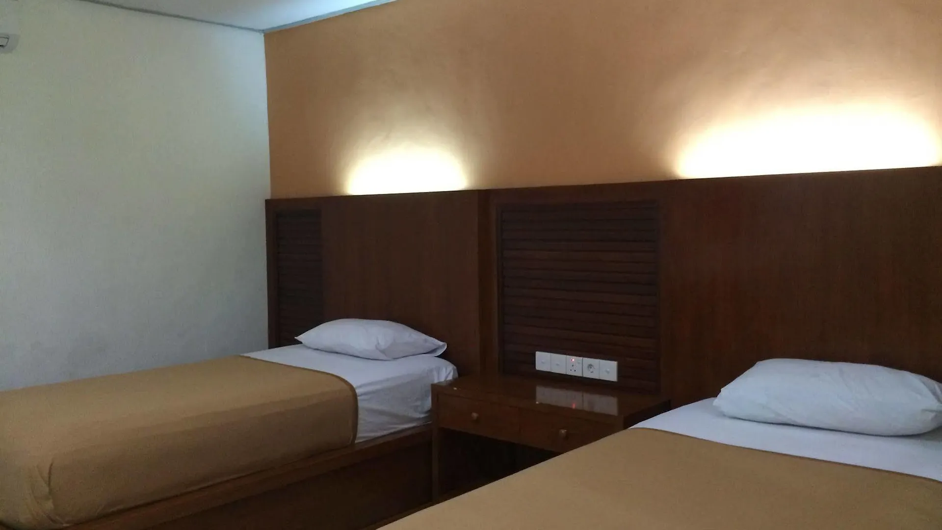 קוטה לומבוק Suka Beach Inn בית הארחה קוטה לומבוק